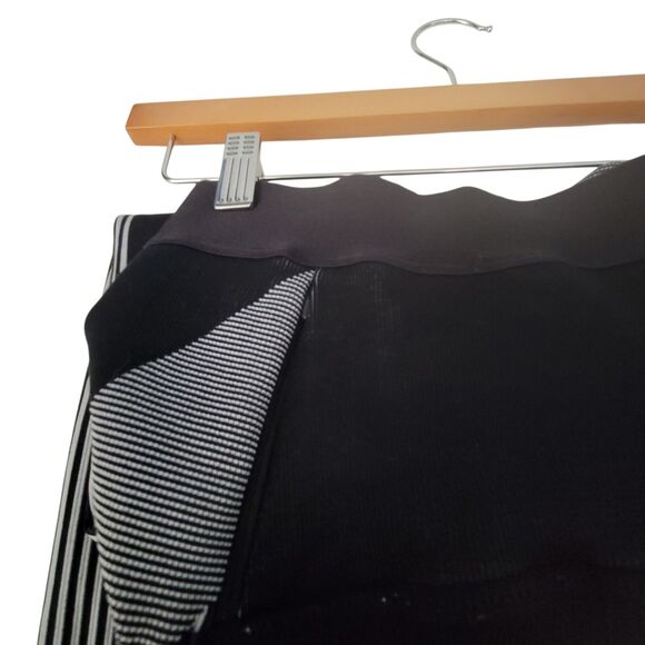 Fabletics Black And White Heavy Compression Stretch Leggings Size XS - Picture 7 of 11